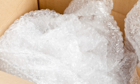Plástico de burbujas: Origen, composición y ventajas de su compra